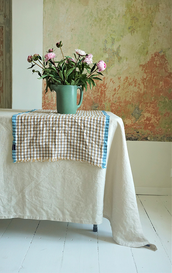 Linen table runner, 54x140 cm. 