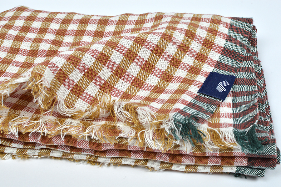 Linen table runner, 54x140 cm. 