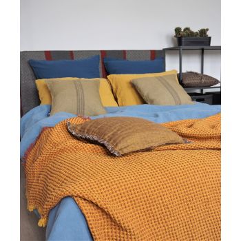 Linen throw in orange, 123x185 cm.